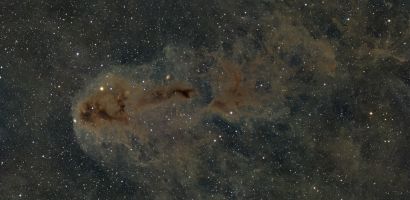 LDN 1251 (Lynds' Catalogue of Dark Nebulae ) - Aufnahme B.M. - 31.08.2025 - 30x300 s - Teleskop: Askar 103 Apo - Kamera: 2600MC Air | Entfernung ca. 1000 Lichtjahre | Sternbild Cepheus | Ra: 22h 36min 0s  Dekl. +75° 16′ LDN 1251 (Lynds' Catalogue of Dark Nebulae ) - Aufnahme B.M. - 31.08.2025 - 30x300 s - Teleskop: Askar 103 Apo - Kamera: 2600MC Air | Entfernung ca. 1000 Lichtjahre | Sternbild Cepheus | Ra: 22h 36min 0s  Dekl. +75° 16′