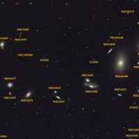 Überblick der Begleiter der Markarjanschen Kette - markarian's chain - (Virgo-Galaxienhaufen) Sternbild Haar der Berenike • Entfernung ca. 20 Mio. - 98 Mio. Lichtjahre | Teleskop CDK17inch | Aufnahme: B.M. / teilweise R.S. • Doerffel Sternwarte©