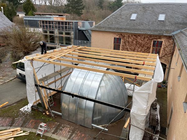 kuppel wird ausgepackt kuppel wird ausgepackt