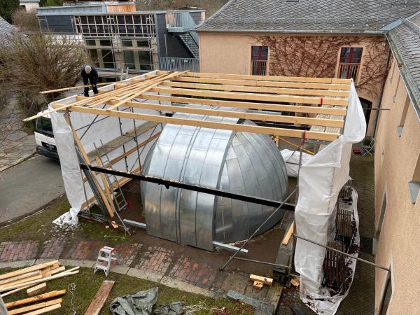 kuppel wird ausgepackt kuppel wird ausgepackt