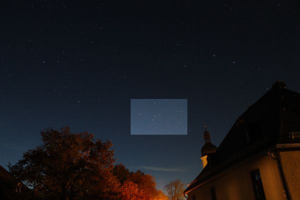 Komet C/2025 A6 Lemmon über dem Pfarrhof der Geilsdorfer Doerffel Sternwarte | Handyfoto Moto G13 - 18.10.2025 18:58Uhr MESZ  R.S. Komet C/2025 A6 Lemmon über dem Pfarrhof der Geilsdorfer Doerffel Sternwarte | Handyfoto Moto G13 - 18.10.2025 18:58Uhr MESZ  R.S.