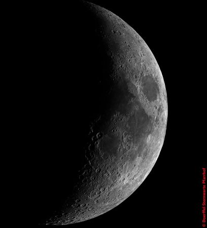 Halbmond 04.03.2025 • Aufnahme B.M. / R.S. | Teleskop: TEC APO 160 f/7 Fl. Apo • Doerffel Sternwarte© Halbmond 04.03.2025 • Aufnahme B.M. / R.S. | Teleskop: TEC APO 160 f/7 Fl. Apo • Doerffel Sternwarte©