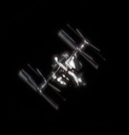 Raumstation ISS • Aufnahme B.M. | Teleskop: TEC APO 160 f/7 Fl. Apo • Doerffel Sternwarte Raumstation ISS • Aufnahme B.M. | Teleskop: TEC APO 160 f/7 Fl. Apo • Doerffel Sternwarte