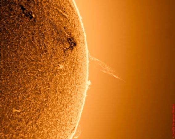 Protuberanz Ausbruch auf der W-Seite am 03.04.2025 ca. 13Uhr • Aufnahme B.M. | Teleskop: ST 130/910 LS130MT Ha B3400 • Doerffel Sternwarte© Protuberanz Ausbruch auf der W-Seite am 03.04.2025 ca. 13Uhr • Aufnahme B.M. | Teleskop: ST 130/910 LS130MT Ha B3400 • Doerffel Sternwarte©