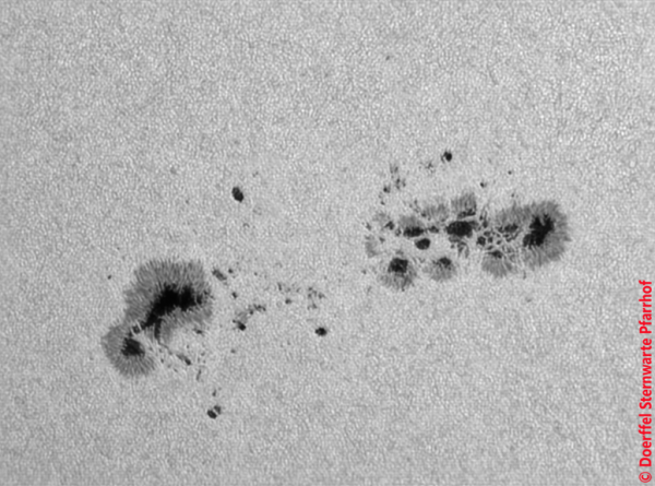 Sonnenfleck AR4048 am 03.04.2025 ca. 13Uhr • Aufnahme B.M. | Teleskop: TEC 160/1120 mit Herschelkeil • Doerffel Sternwarte© Sonnenfleck AR4048 am 03.04.2025 ca. 13Uhr • Aufnahme B.M. | Teleskop: TEC 160/1120 mit Herschelkeil • Doerffel Sternwarte©