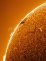 Ost Seite der Sonne mit Protuberanz und Sonnenfleck am Sonnenrand • Aufnahme B.M. | Teleskop: ST 130/910 LS130MT Ha B3400 • Doerffel Sternwarte