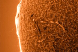 Ost Seite der Sonne mit Protuberanz und Sonnenfleck am Sonnenrand • Aufnahme B.M. | Teleskop: ST 130/910 LS130MT Ha B3400 • Doerffel Sternwarte